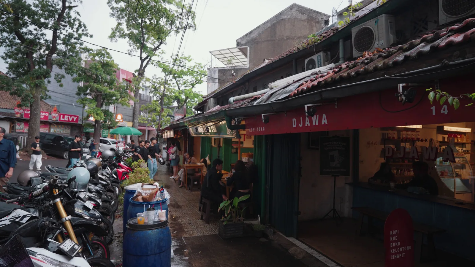 How To Choose A Neighborhood For Food Lovers When Booking A Stay cover image