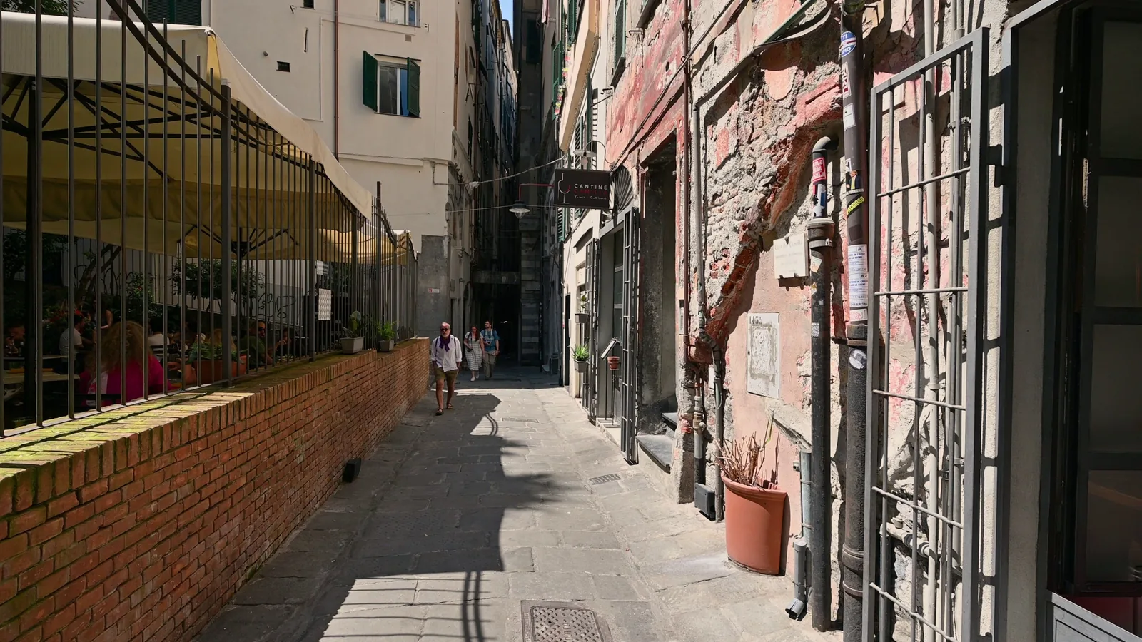How To Choose A Relaxed Food Route Through A Historic City Centre cover image